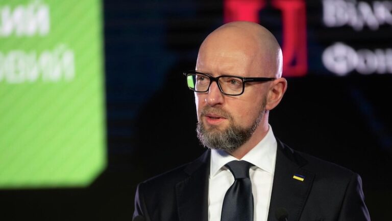 Де зараз Арсеній Яценюк і чим він займається